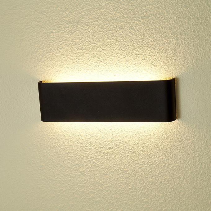 Schwarzes oder weißes dekoratives auf und ab das LED-Wand-Lampen-Licht modern